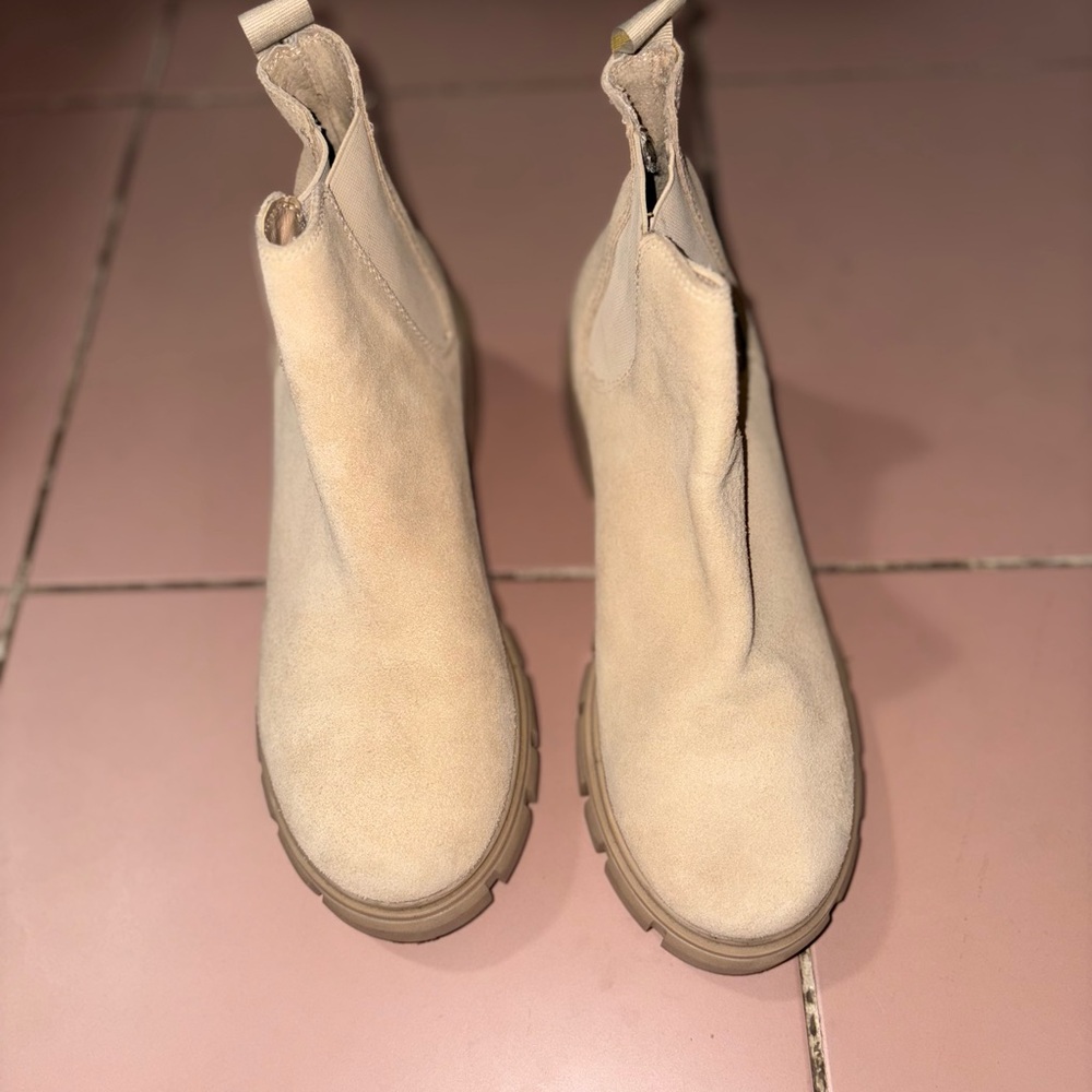 STEVE MADDEN Cream Ankle Boots
